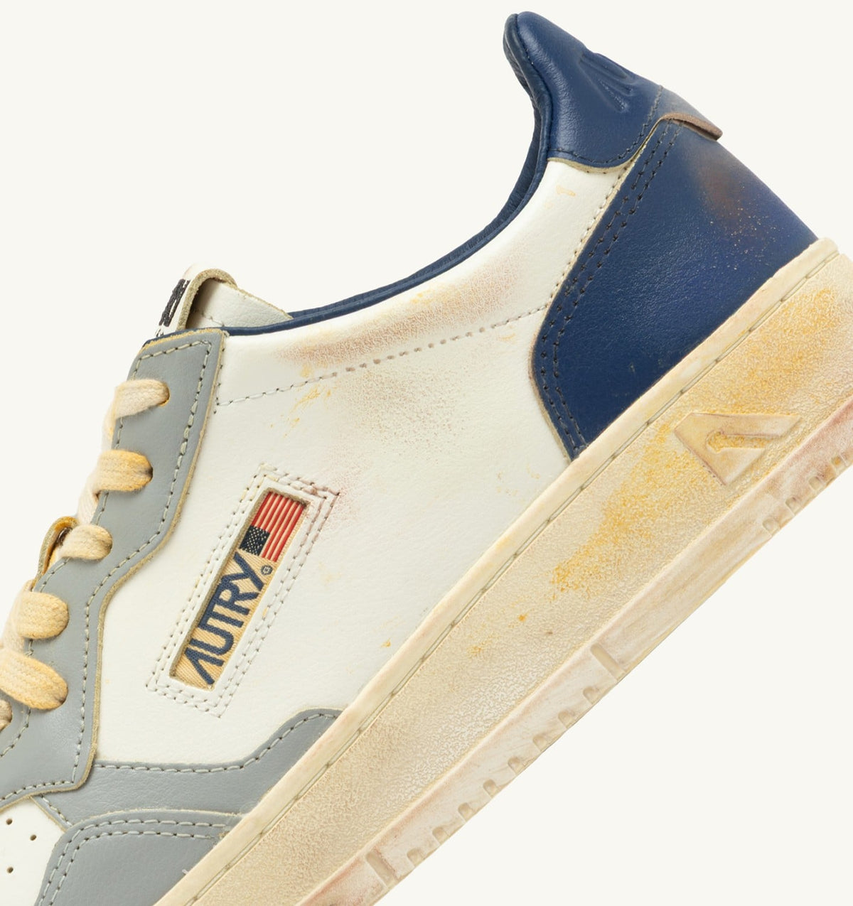 Man MEDALIST LOW SUPER VINTAGE SNEAKERS IN LIMESTONE WHITE AND BLUE LEATHER