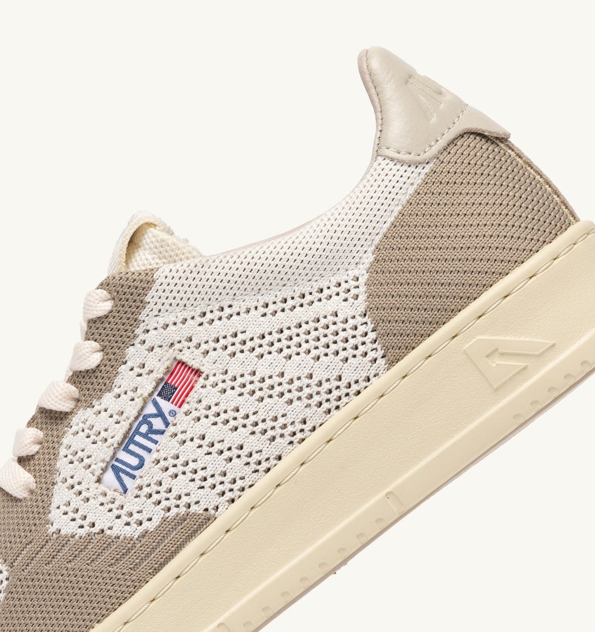 Man MEDALIST EASEKNIT LOW SNEAKERS IN IVORY WHITE AND PELICAN KNIT