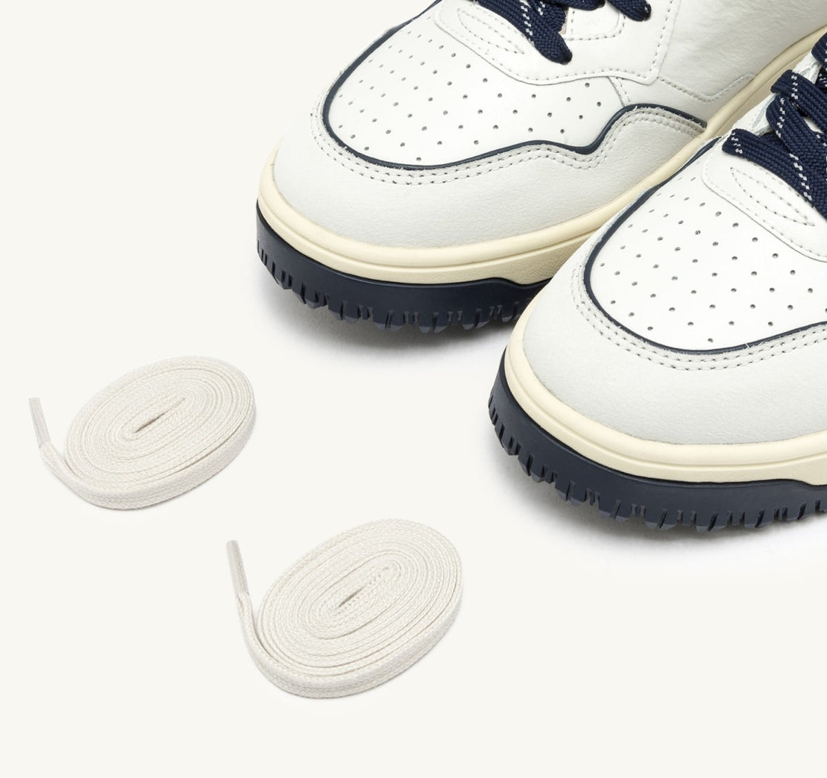 Man GOLF LOW SNEAKERS IN WHITE AND NAVY LEATHER