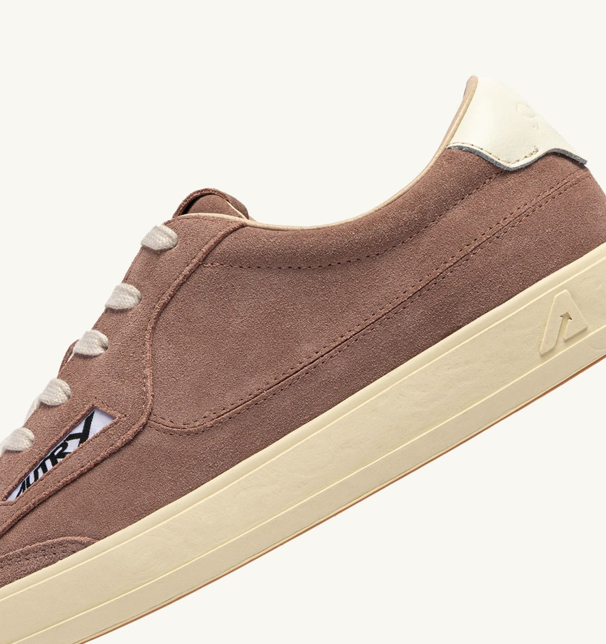 Woman WINDSCAPE LOW SNEAKERS IN PIGEON AND MARSHMALLOW SUEDE