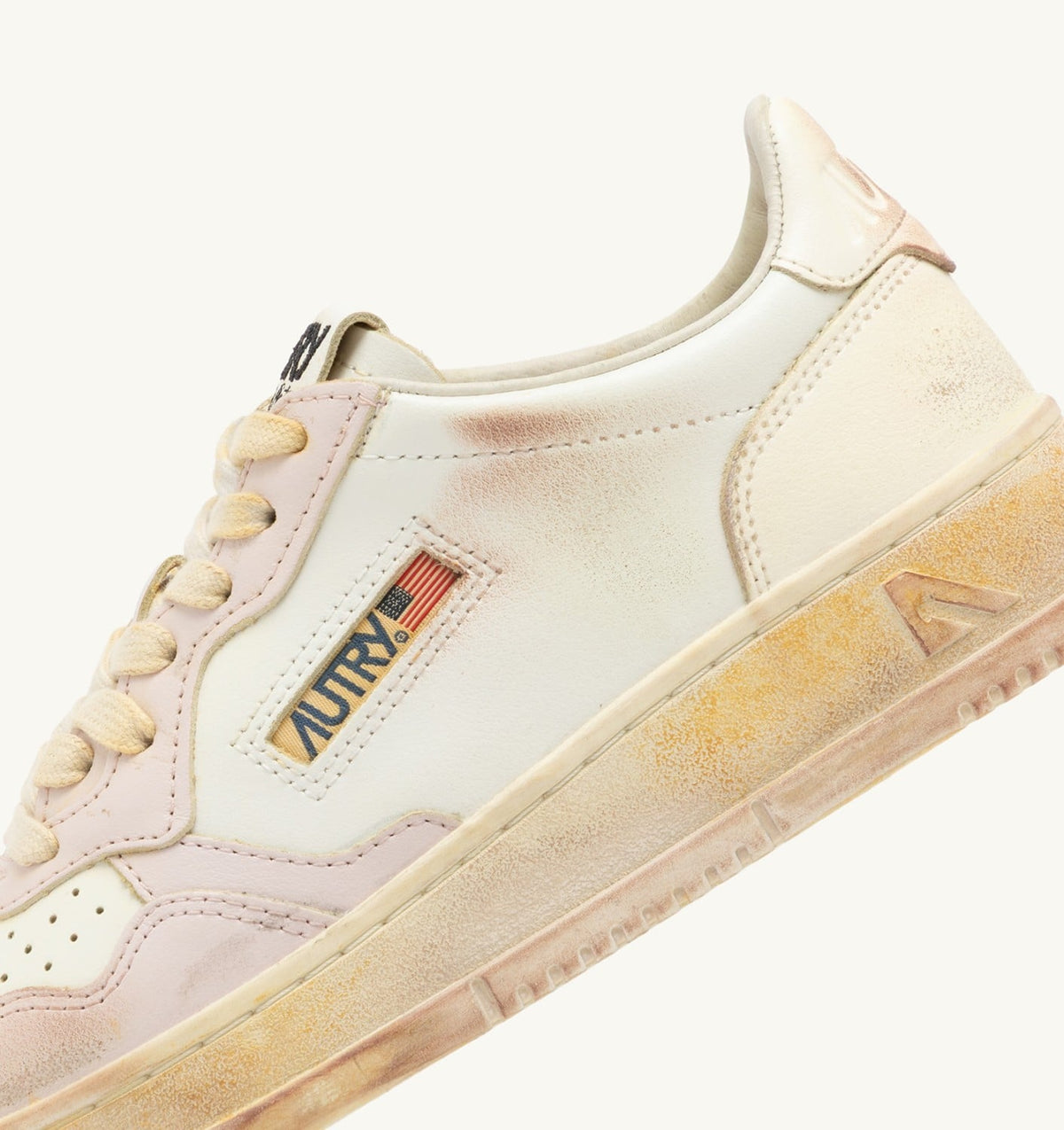 Woman MEDALIST LOW SUPER VINTAGE SNEAKERS IN VANILLA WHITE AND MAUVE LEATHER