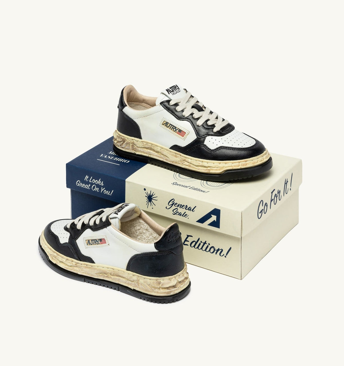 Woman MEDALIST LOW SUPER VINTAGE 'Autry x Maison MIHARA YASUHIRO General Scale.' SNEAKERS IN WHITE AND BLACK LEATHER