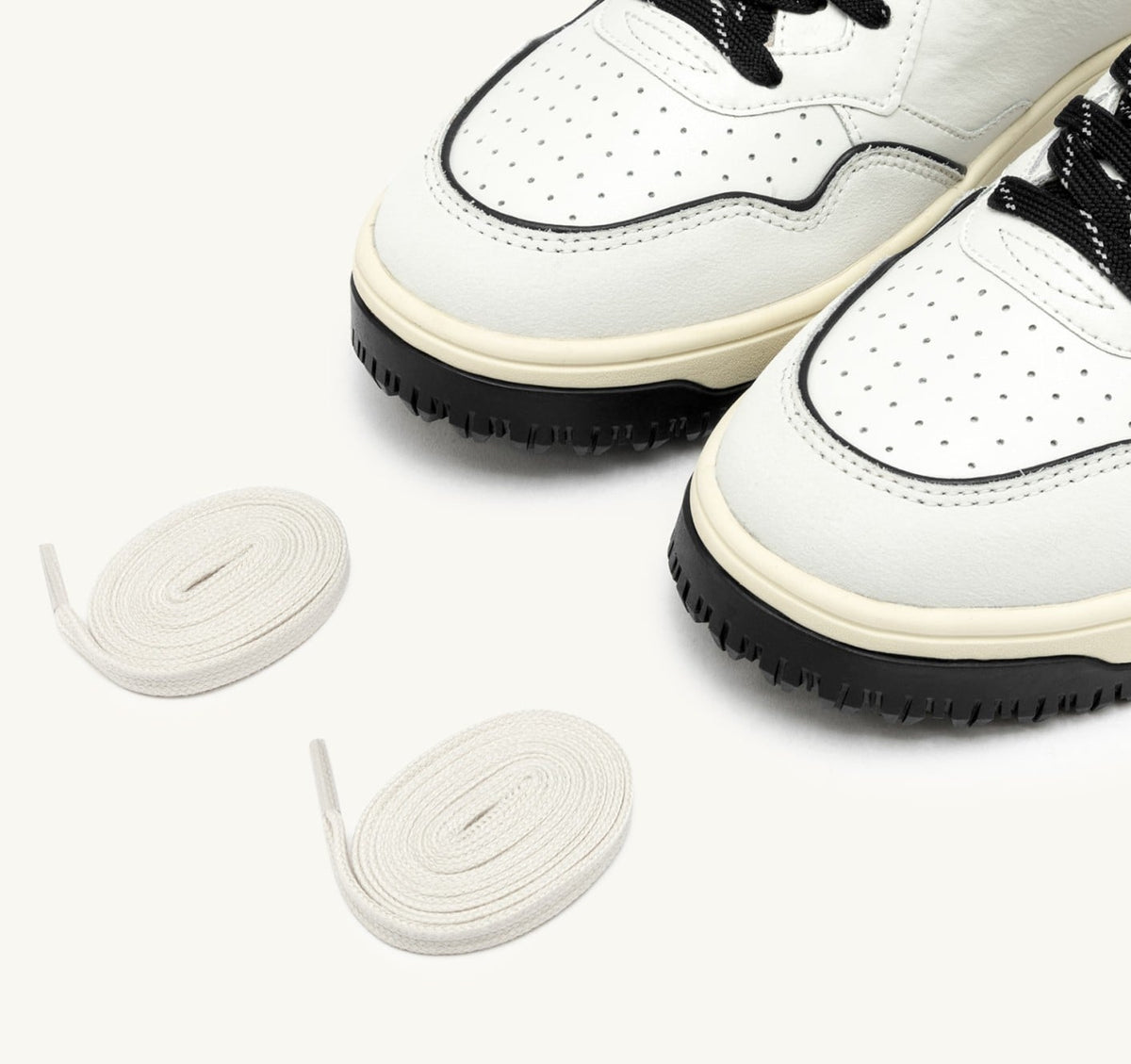 Woman GOLF LOW SNEAKERS IN WHITE AND BLACK LEATHER