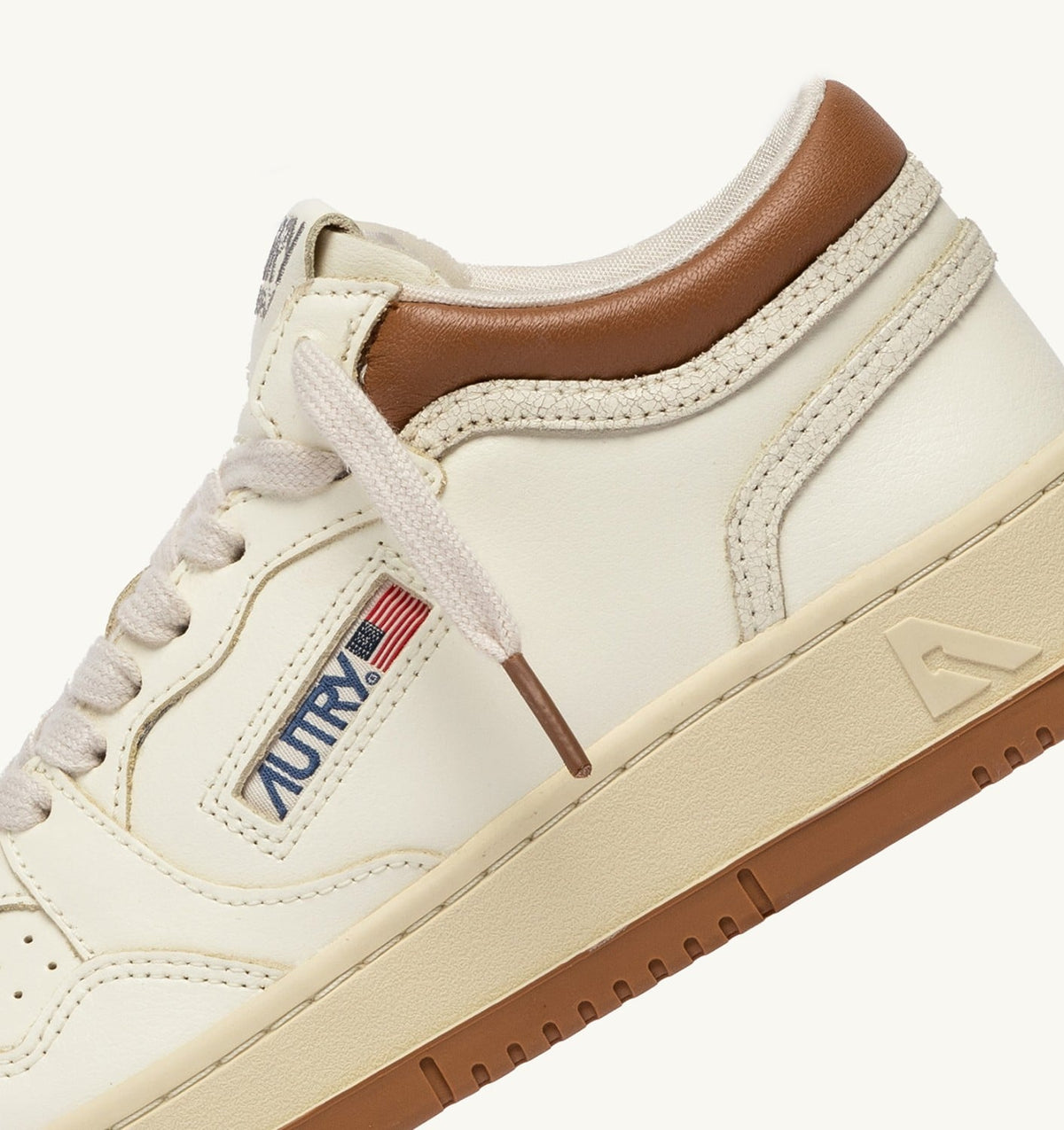 Woman MED-WAY SNEAKERS IN LEATHER COLOR MARSHMALLOW AND BROWN SUGAR