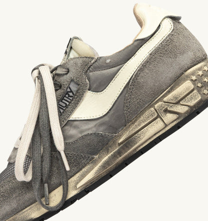 Woman REELWIND SUPER VINTAGE SNEAKERS IN WHITE AND BLACK SUEDE AND NYLON