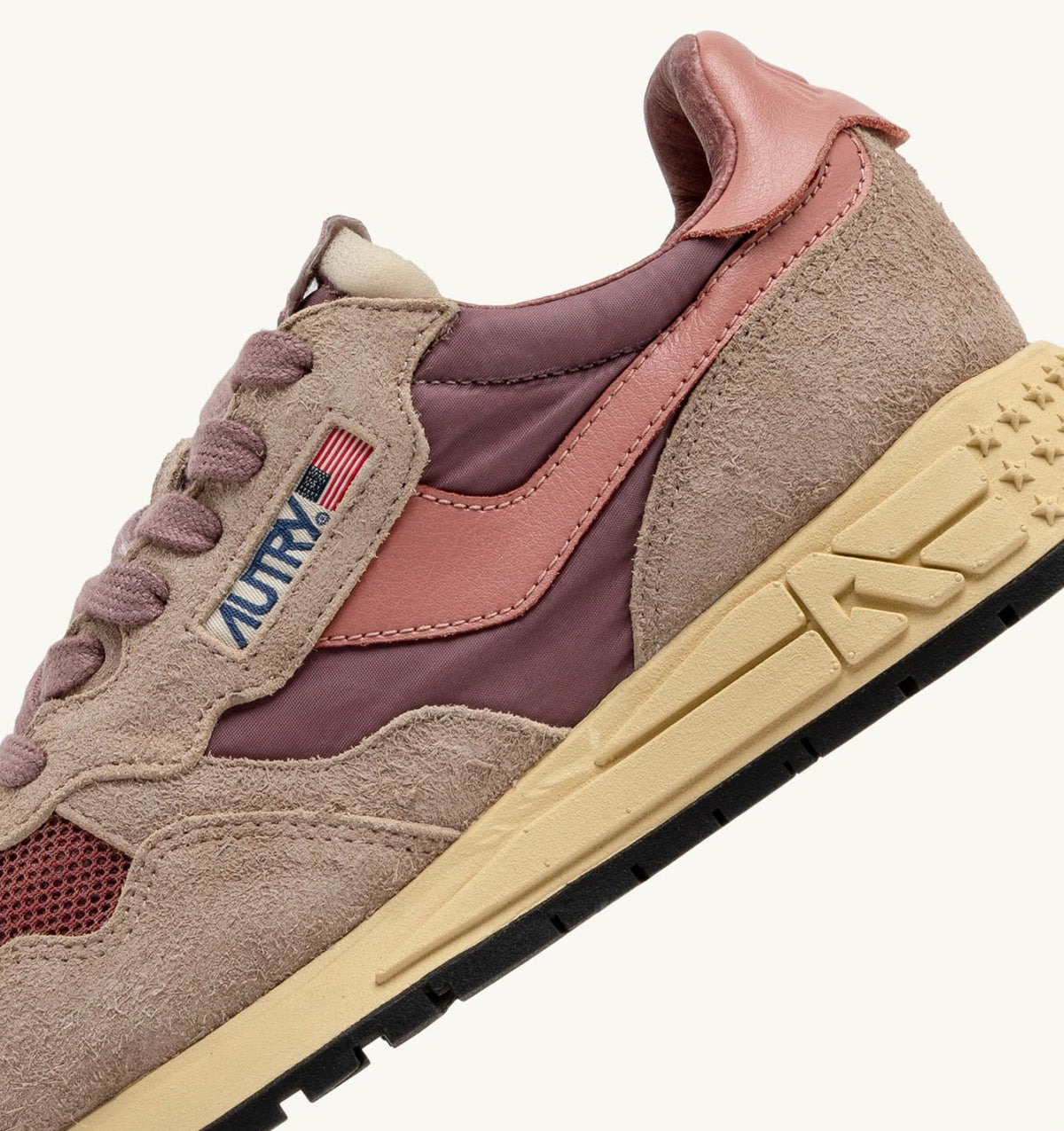 Woman REELWIND LOW SNEAKERS IN NYLON SUEDE AND LEATHER COLOR ROSE AND DESERT SAND