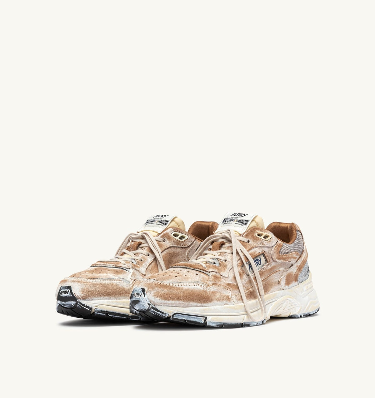 Woman HYPERWAY SUPER VINTAGE SNEAKERS IN MILKSHAKE AND SILVER SUEDE