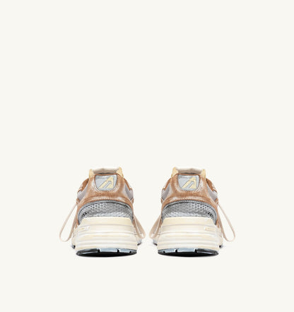 Woman HYPERWAY SUPER VINTAGE SNEAKERS IN MILKSHAKE AND SILVER SUEDE