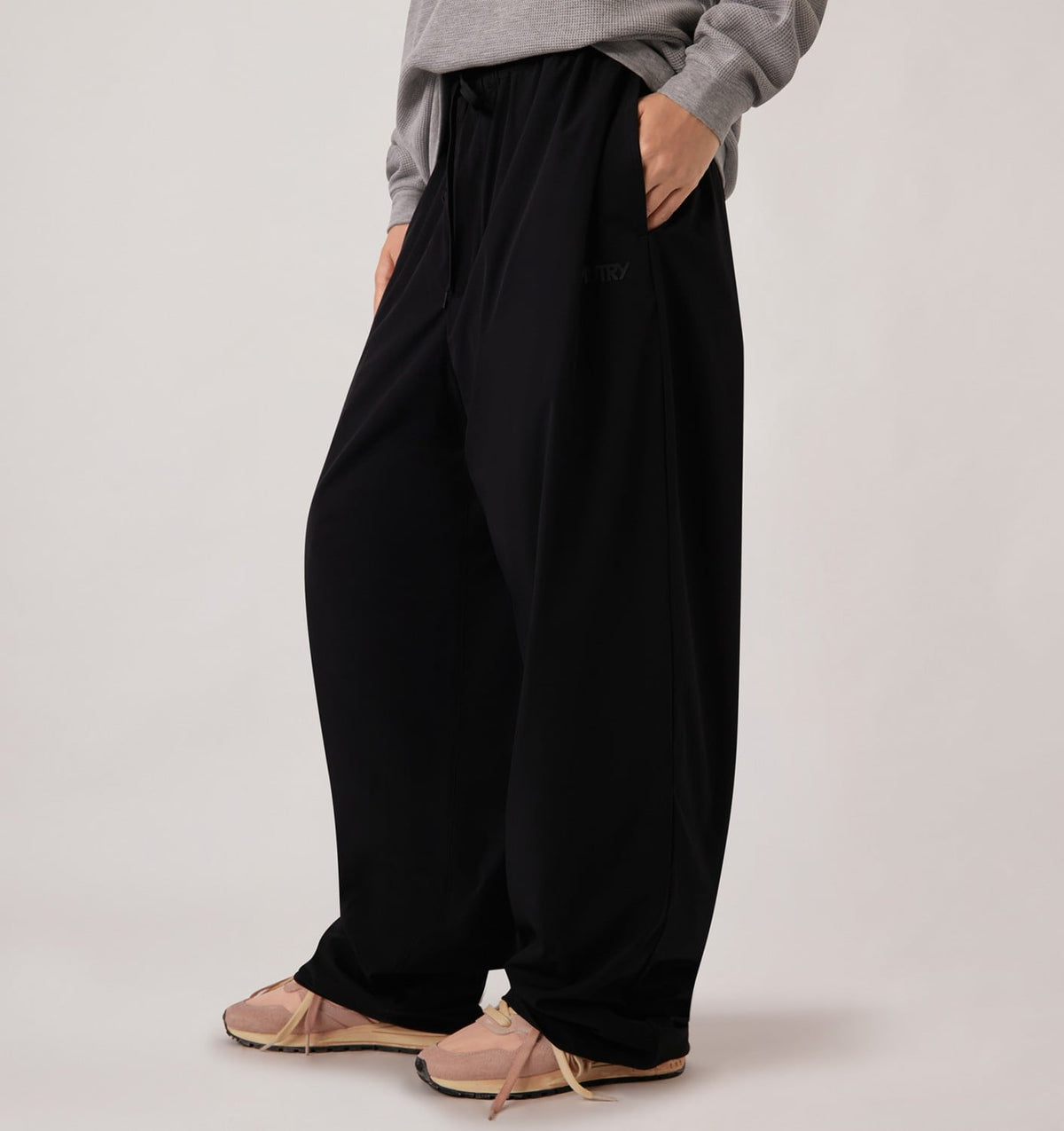 Woman|Man TONAL LOGO NYLON PANTS UNISEX