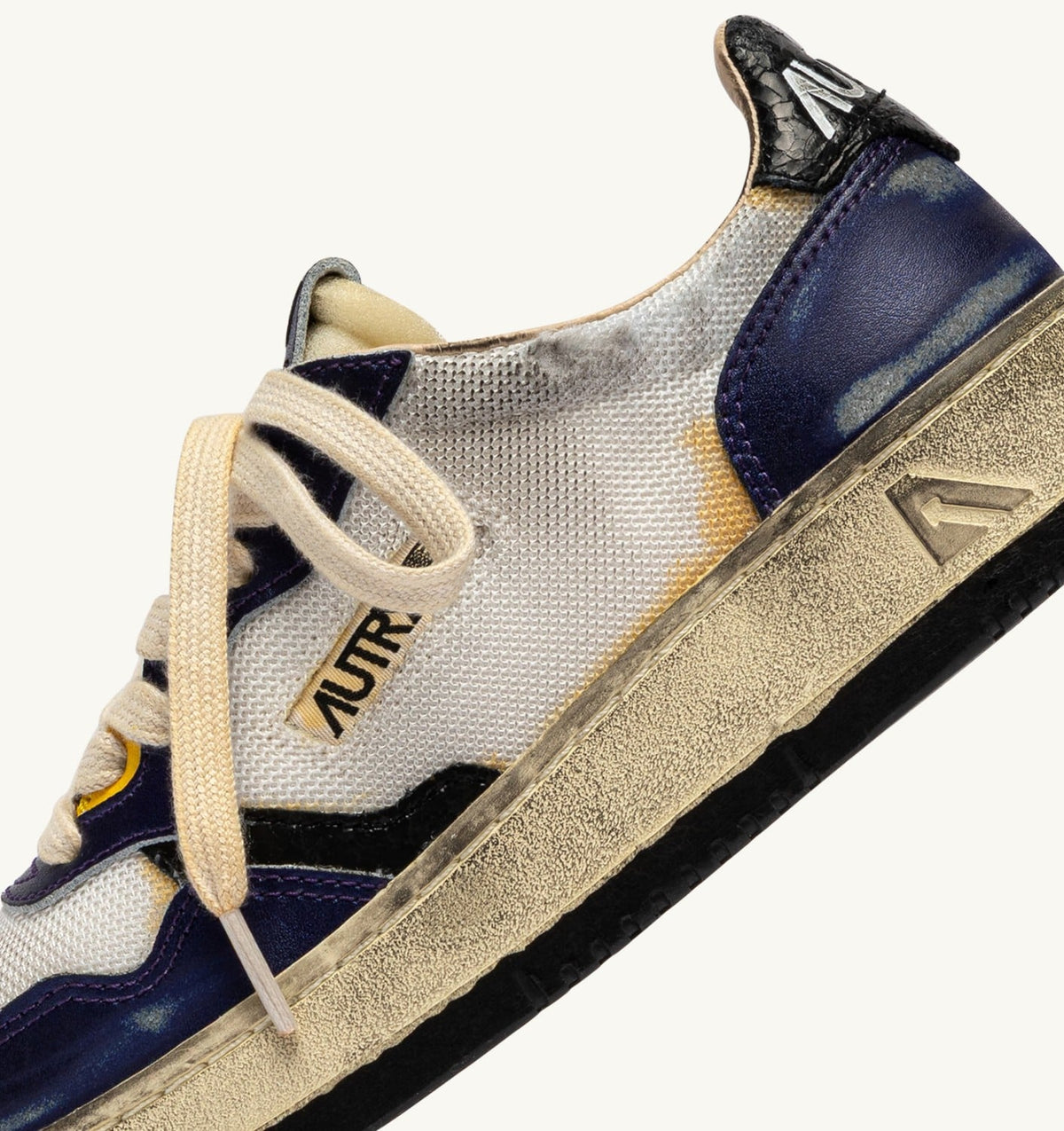 Man MEDALIST LOW SUPER VINTAGE SNEAKERS IN WHITE AND TANZANITE LEATHER AND DRAGON MESH