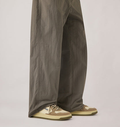 Man MEDALIST LOW SNEAKERS IN COVERT GREEN AND LICORICE LEATHER AND SUEDE