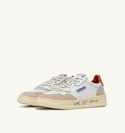 Man MEDALIST LOW SNEAKERS IN LEATHER AND SUEDE COLOR WHITE AND HAWAIIAN SUNSET WITH LETTERING