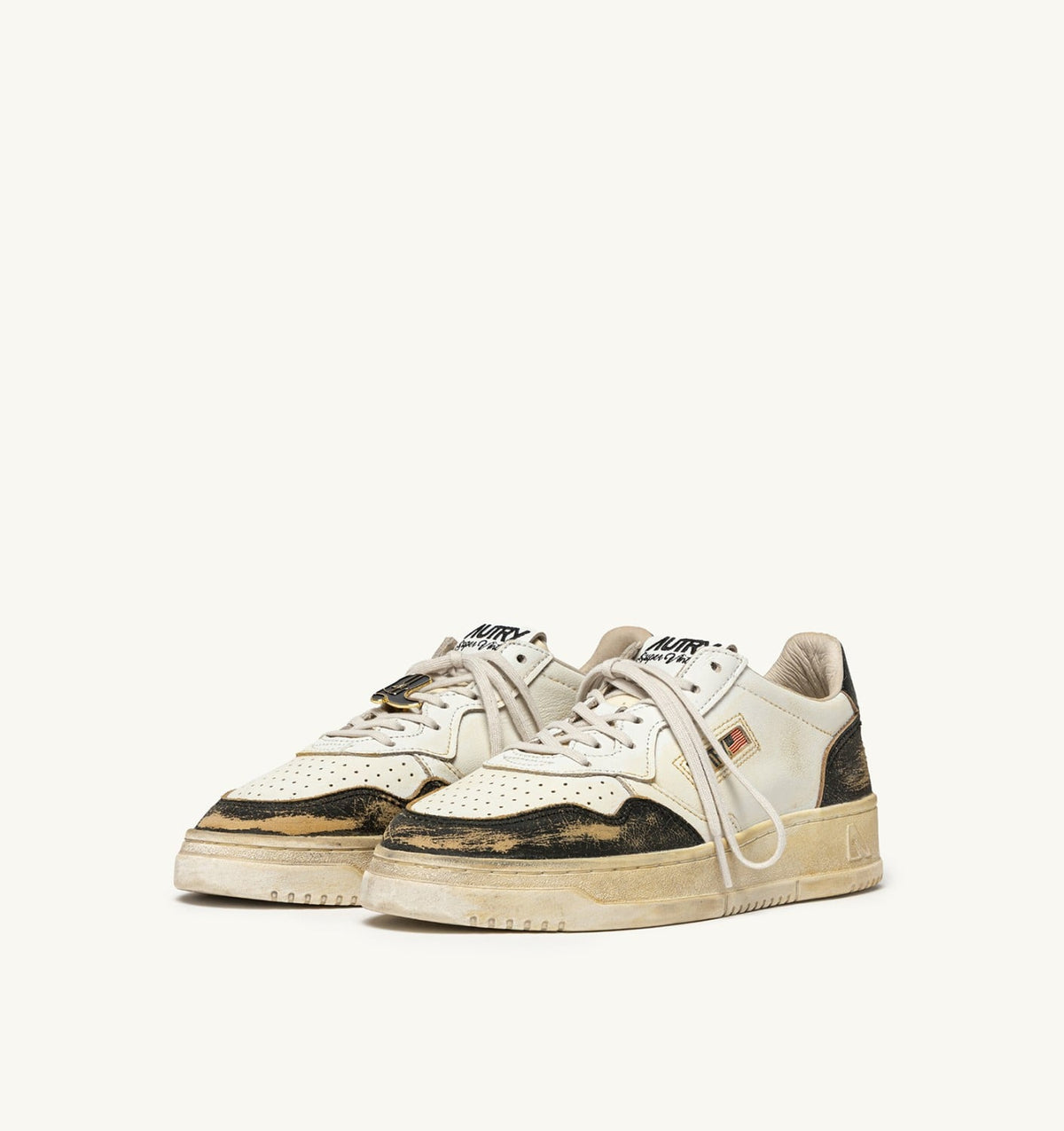 Man MEDALIST LOW SUPER VINTAGE SNEAKERS IN WHITE AND ANTIQUE BLACK LEATHER