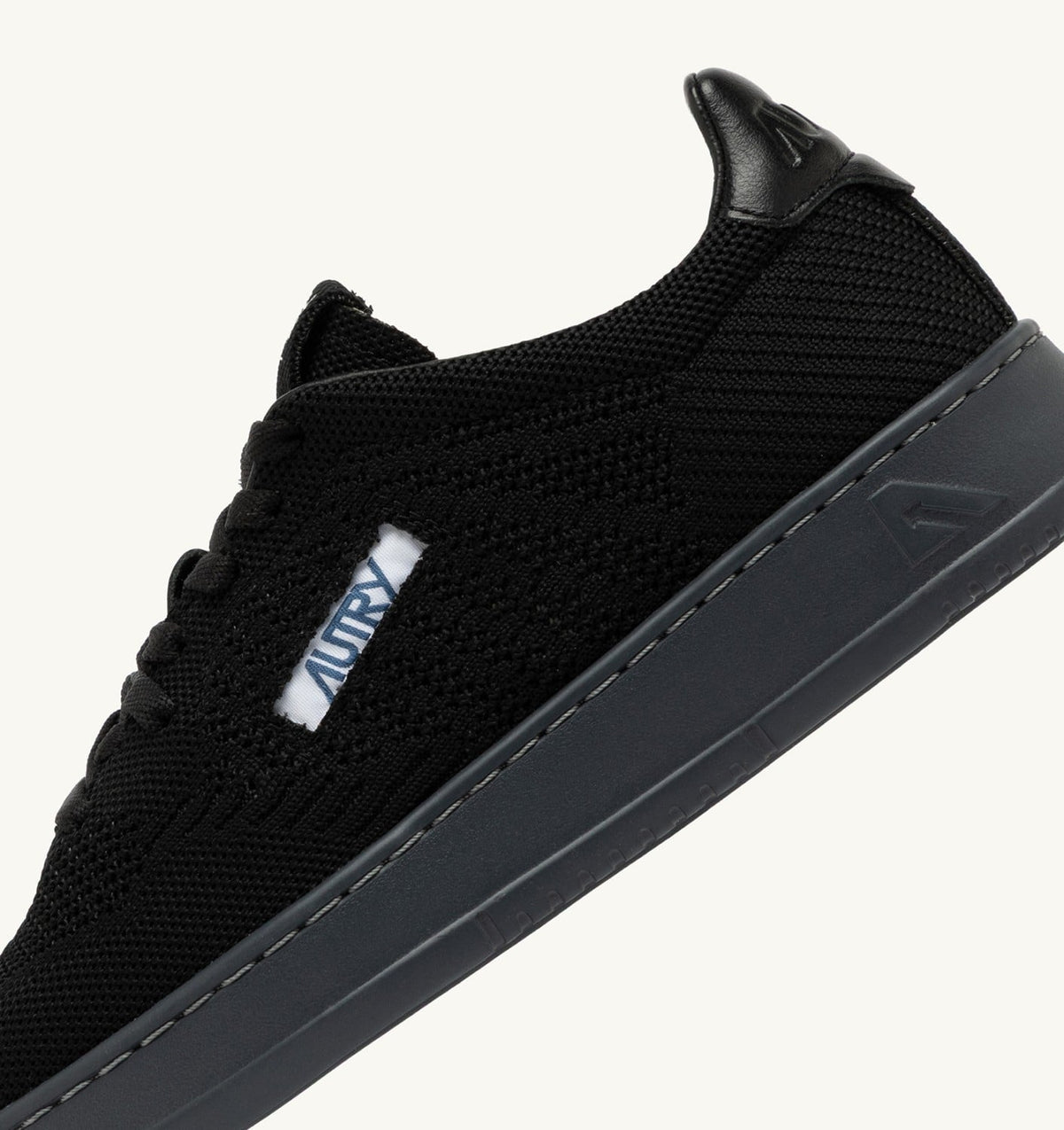 Man MEDALIST EASEKNIT LOW SNEAKERS IN BLACK KNIT