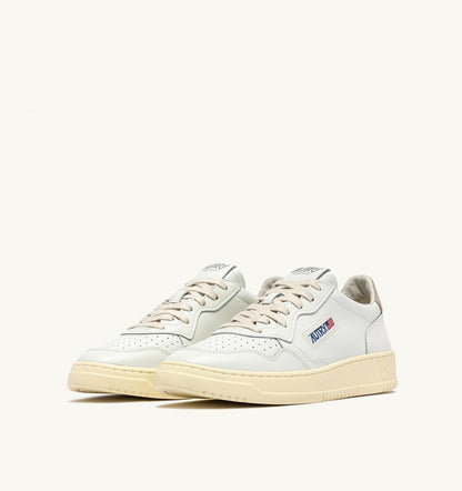 Man MEDALIST LOW SNEAKERS IN WHITE AND FEATHER GRAY LEATHER