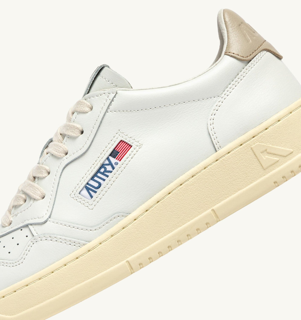 Man MEDALIST LOW SNEAKERS IN WHITE AND FEATHER GRAY LEATHER