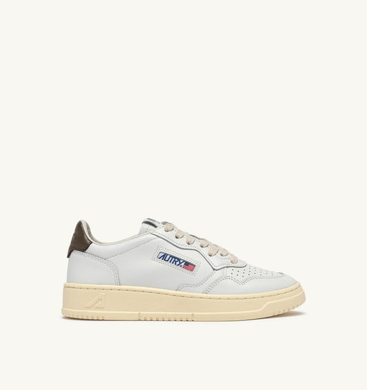 Man MEDALIST LOW SNEAKERS IN WHITE AND CHOCOLATE LEATHER
