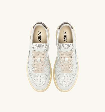 Man MEDALIST LOW SNEAKERS IN WHITE AND CHOCOLATE LEATHER