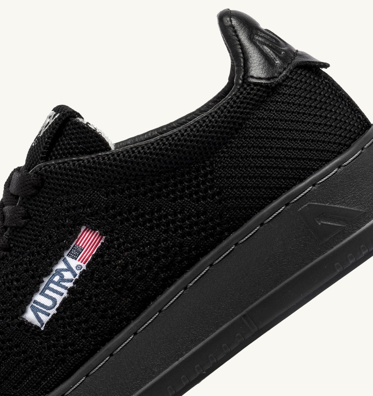 Man MEDALIST EASEKNIT LOW SNEAKERS IN BLACK KNIT