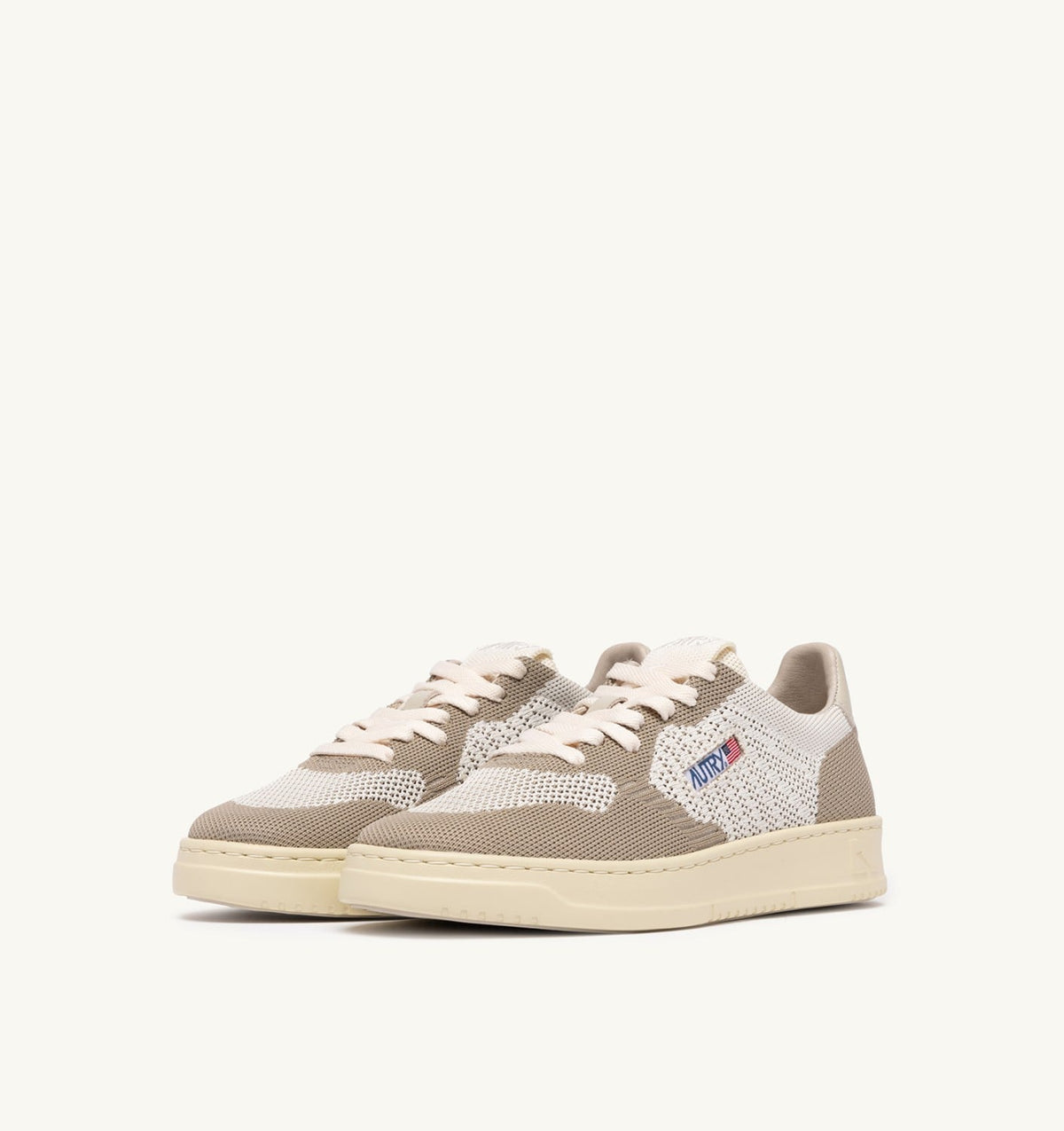 Man MEDALIST EASEKNIT LOW SNEAKERS IN IVORY WHITE AND PELICAN KNIT