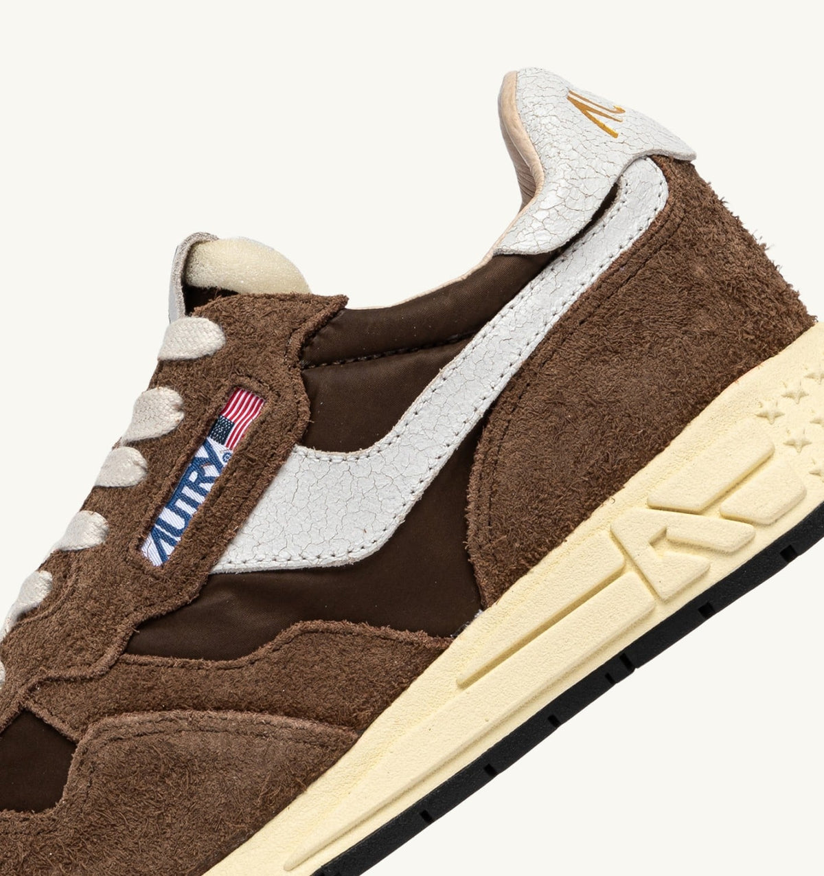 Man REELWIND LOW SNEAKERS IN WHITE AND TUNDRA NYLON AND SUEDE