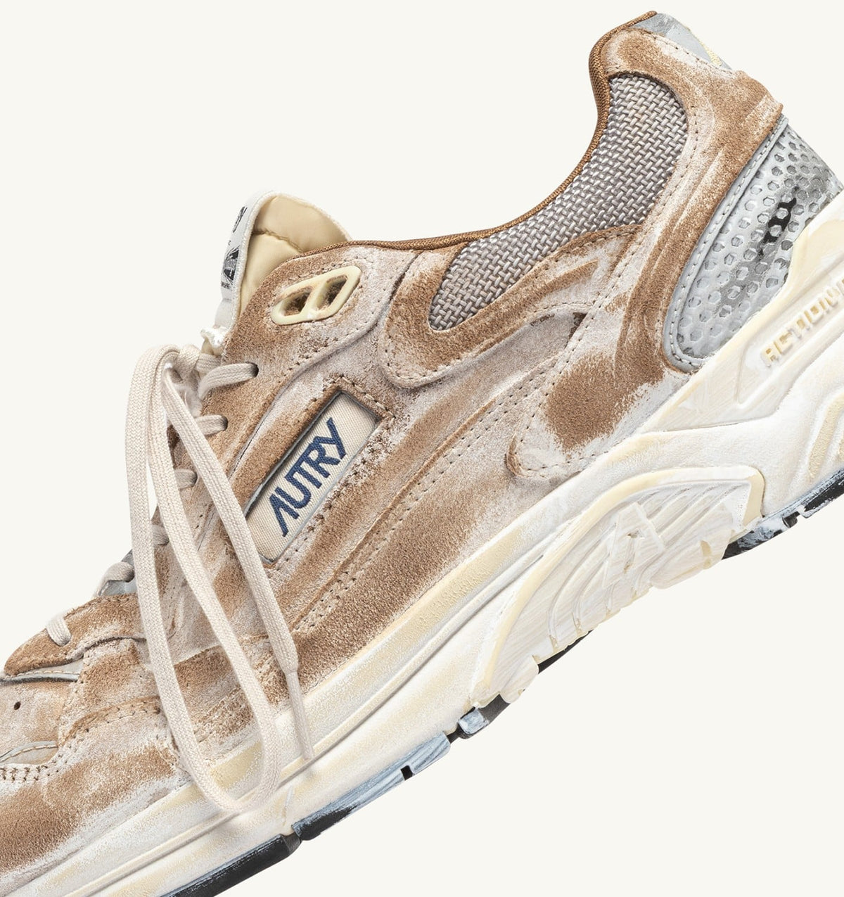 Man HYPERWAY SUPER VINTAGE SNEAKERS IN MILKSHAKE AND SILVER SUEDE