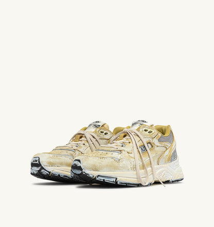 Man HYPERWAY SUPER VINTAGE SNEAKERS IN YELLOW AND SILVER SUEDE