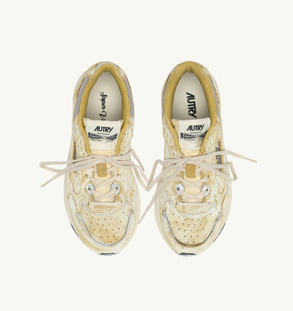 Man HYPERWAY SUPER VINTAGE SNEAKERS IN YELLOW AND SILVER SUEDE