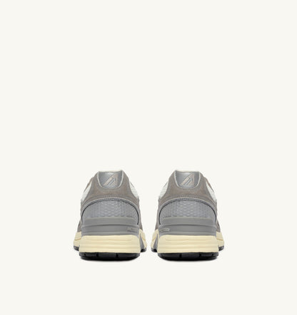 Man HYPERWAY SNEAKERS IN WHITE AND LEAD GRAY MESH AND SUEDE