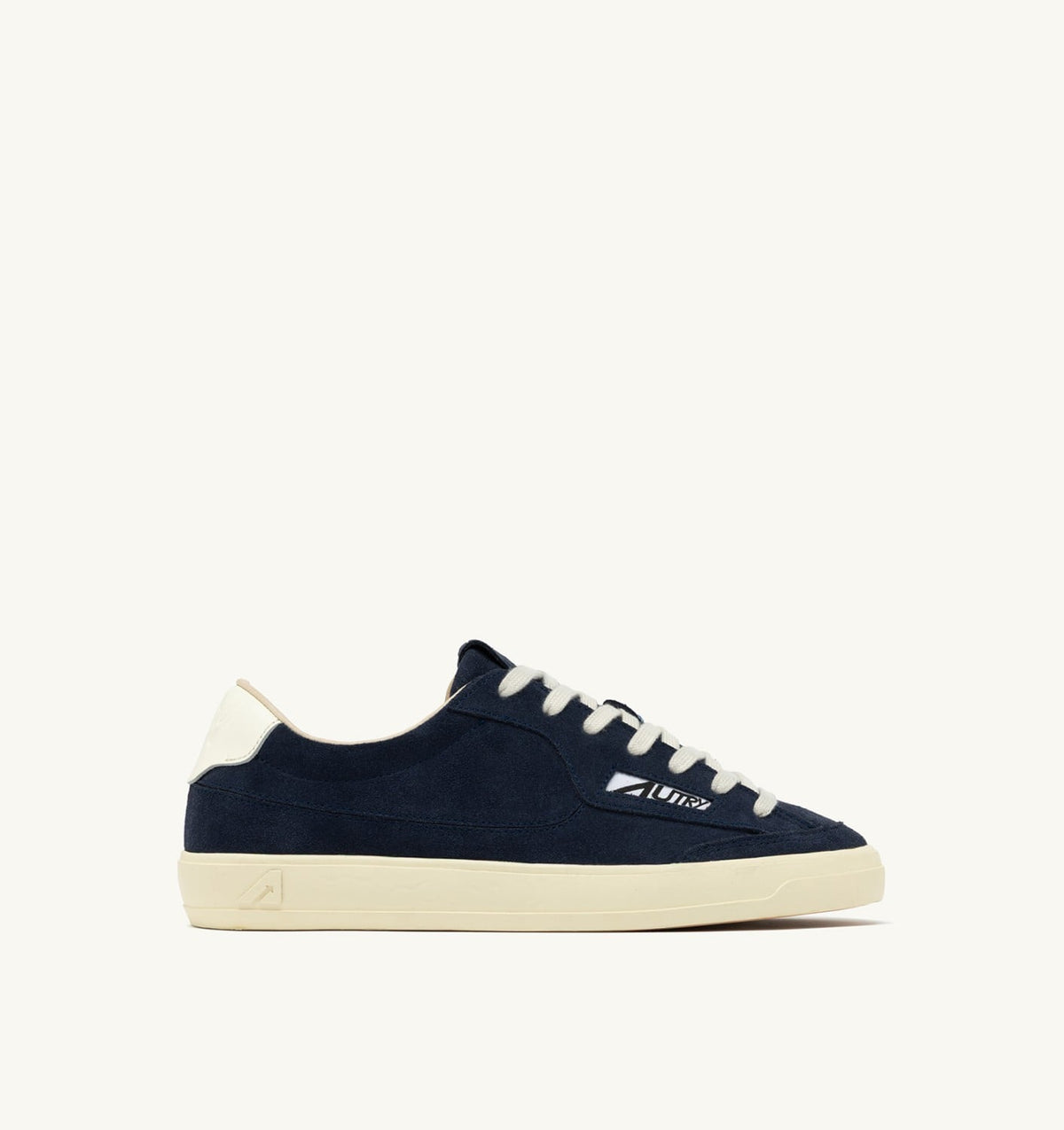 Man WINDSCAPE LOW SNEAKERS IN NAVY AND MARSHMALLOW SUEDE