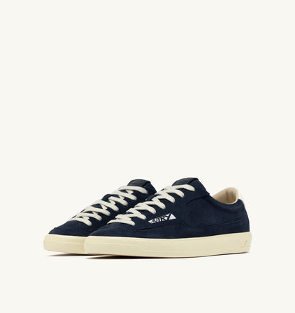 Man WINDSCAPE LOW SNEAKERS IN NAVY AND MARSHMALLOW SUEDE