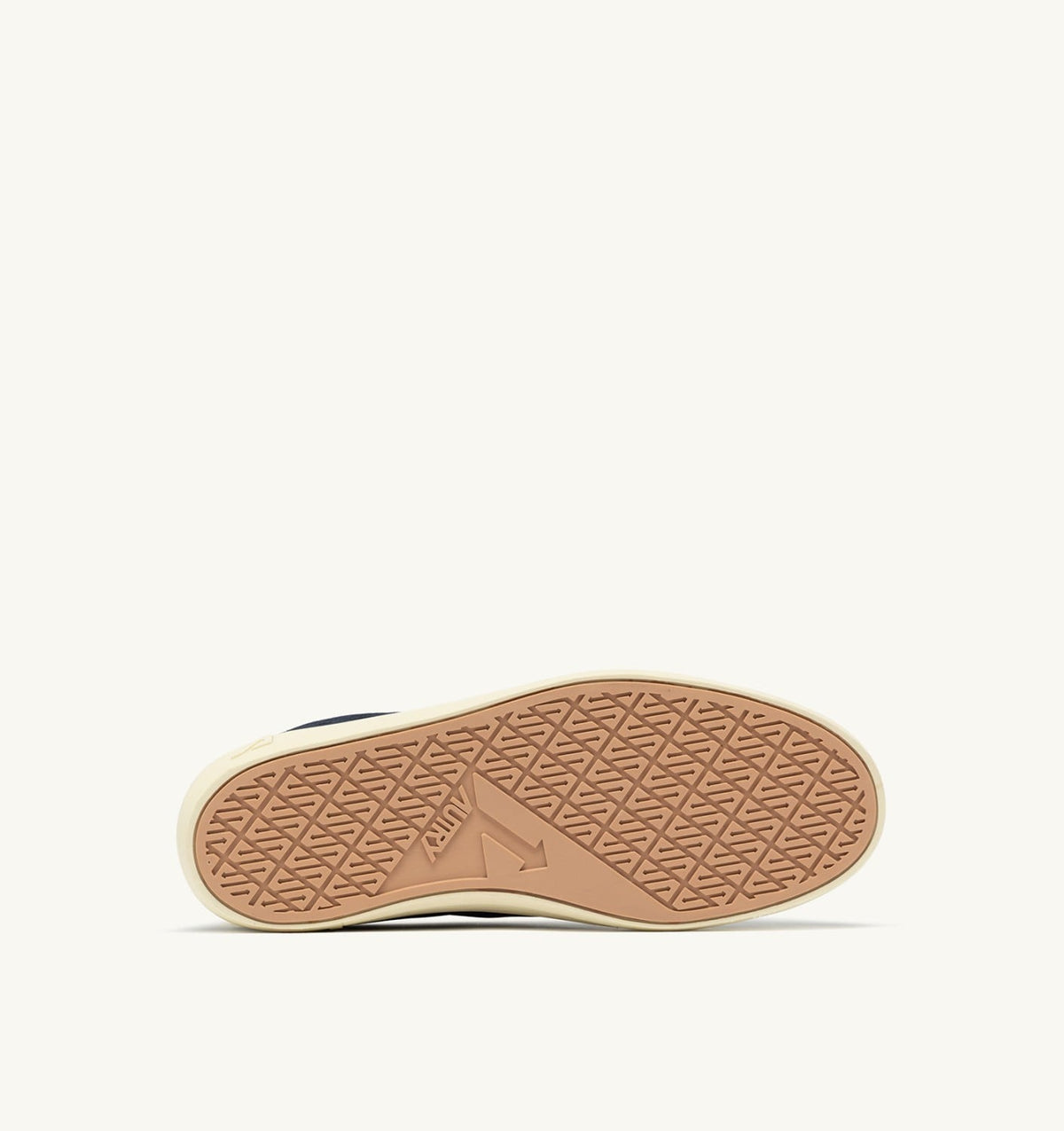 Man WINDSCAPE LOW SNEAKERS IN NAVY AND MARSHMALLOW SUEDE