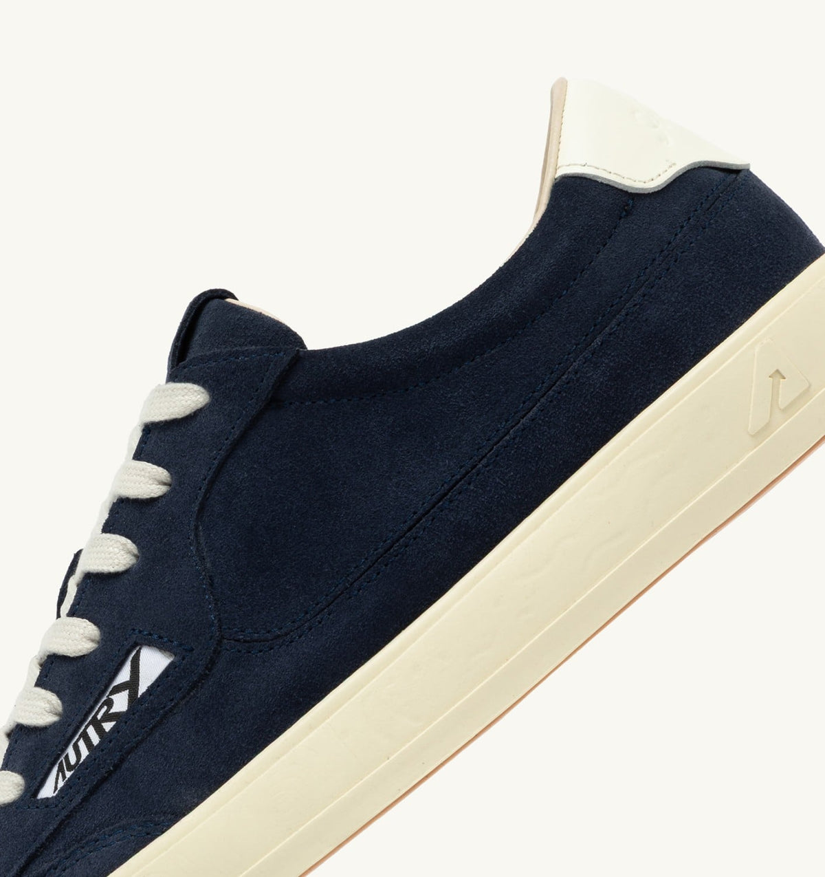 Man WINDSCAPE LOW SNEAKERS IN NAVY AND MARSHMALLOW SUEDE