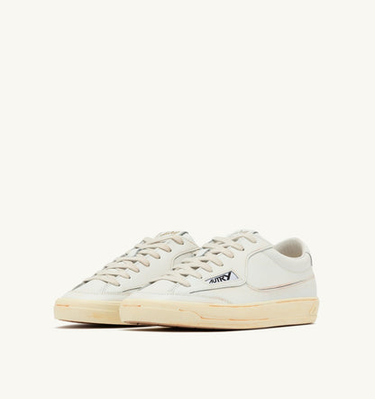 Man WINDSCAPE LOW SUPER VINTAGE SNEAKERS IN WHITE LEATHER