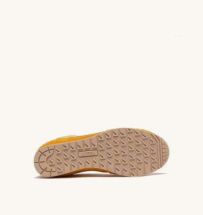 Man SNEAKERS WINDSPIN IN SUEDE AND LEATHER COLOR MINERAL YELLOW AND RUTABAGA