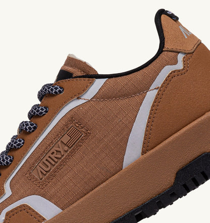 Man WILDPACE LOW SNEAKERS IN RIPSTOP NYLON AND LEATHER COLOR BROWN SUGAR AND REFLEX