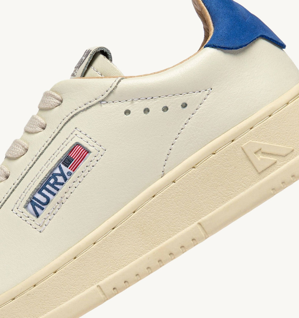 Man DALLAS LOW SNEAKERS IN MARSHMALLOW AND LAPIS BLUE LEATHER