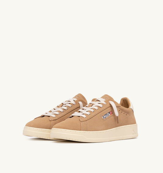 Man DALLAS LOW SNEAKERS IN PEANUT SUEDE