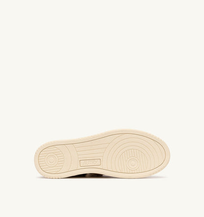 Man DALLAS LOW SNEAKERS IN PEANUT SUEDE