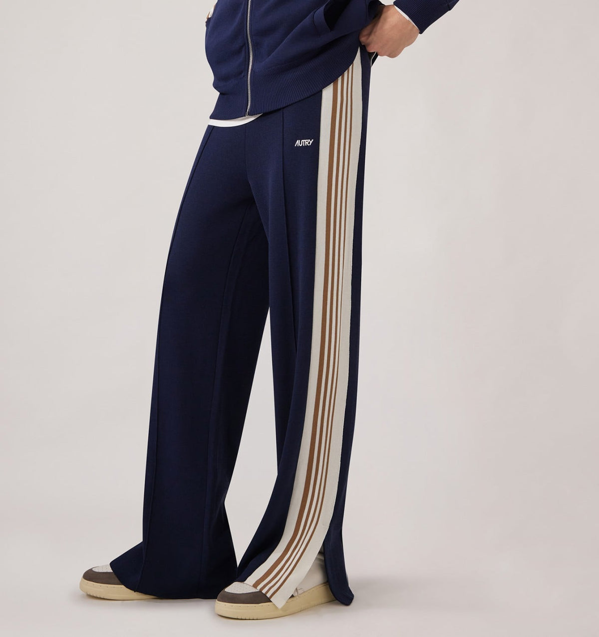 Man KNITTED TENNIS VISCOSE JOGGERS MAN