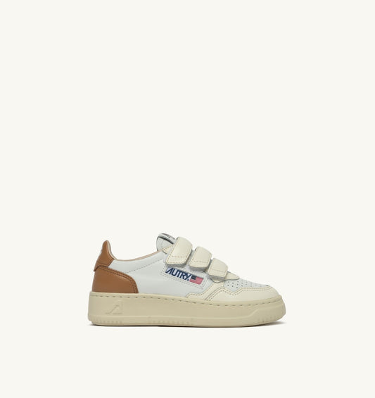 Kid MEDALIST LOW KIDSTRIPES SNEAKERS IN LEATHER COLOR WHISPER WHITE IVORY WHITE AND BROWN SUGAR