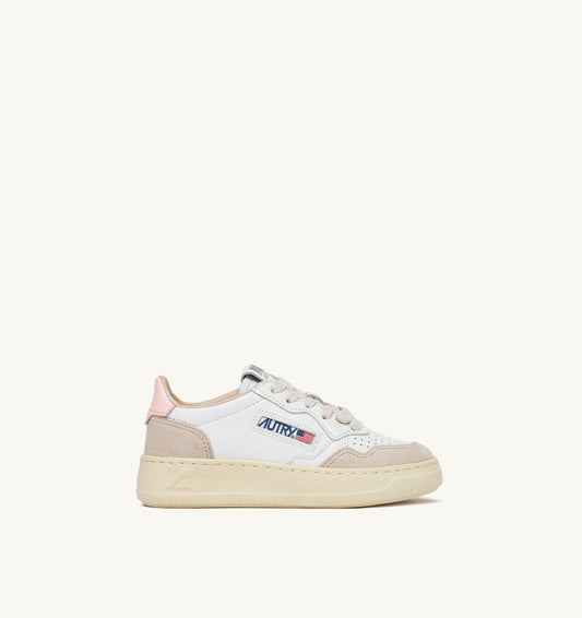 Kid MEDALIST KIDS LOW SNEAKERS IN WHITE AND CREOLE PINK SUEDE