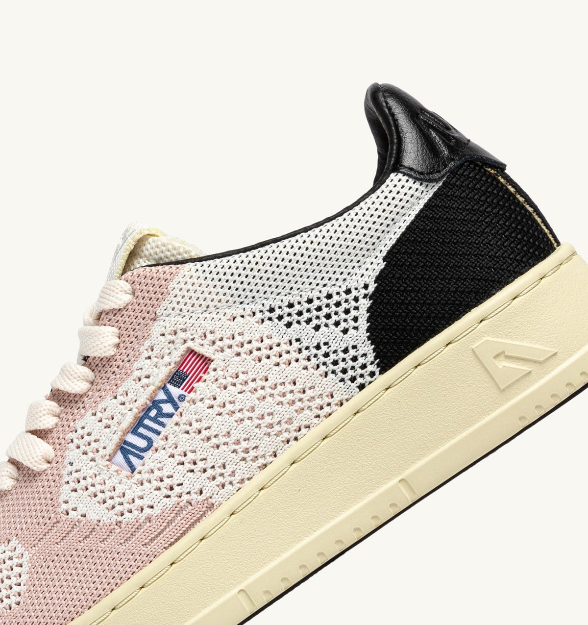 Woman MEDALIST EASEKNIT LOW SNEAKERS IN IVORY WHITE BLACK AND POWDER KNIT