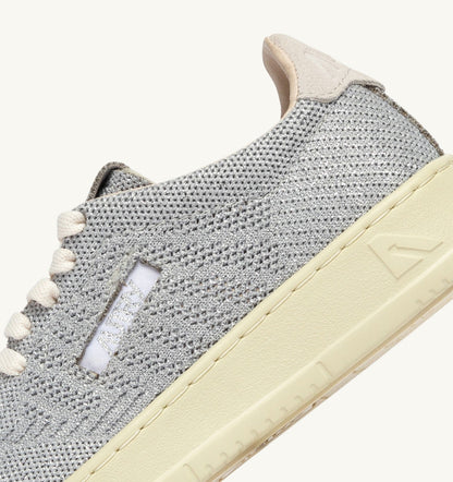 Woman MEDALIST EASEKNIT LOW SNEAKERS IN SILVER-TONE KNIT