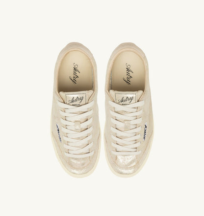 Woman WINDSCAPE LOW SNEAKERS IN PLATINUM AND SAND LAMINATED SUEDE