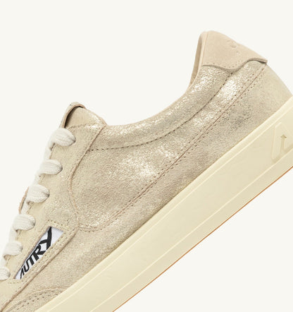 Woman WINDSCAPE LOW SNEAKERS IN PLATINUM AND SAND LAMINATED SUEDE