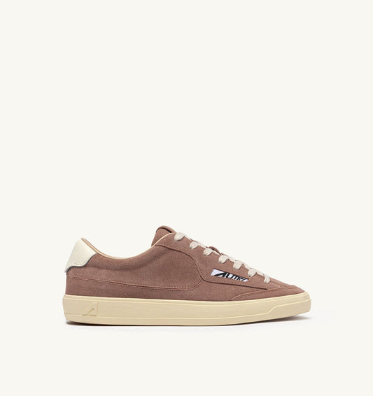 Woman WINDSCAPE LOW SNEAKERS IN PIGEON AND MARSHMALLOW SUEDE