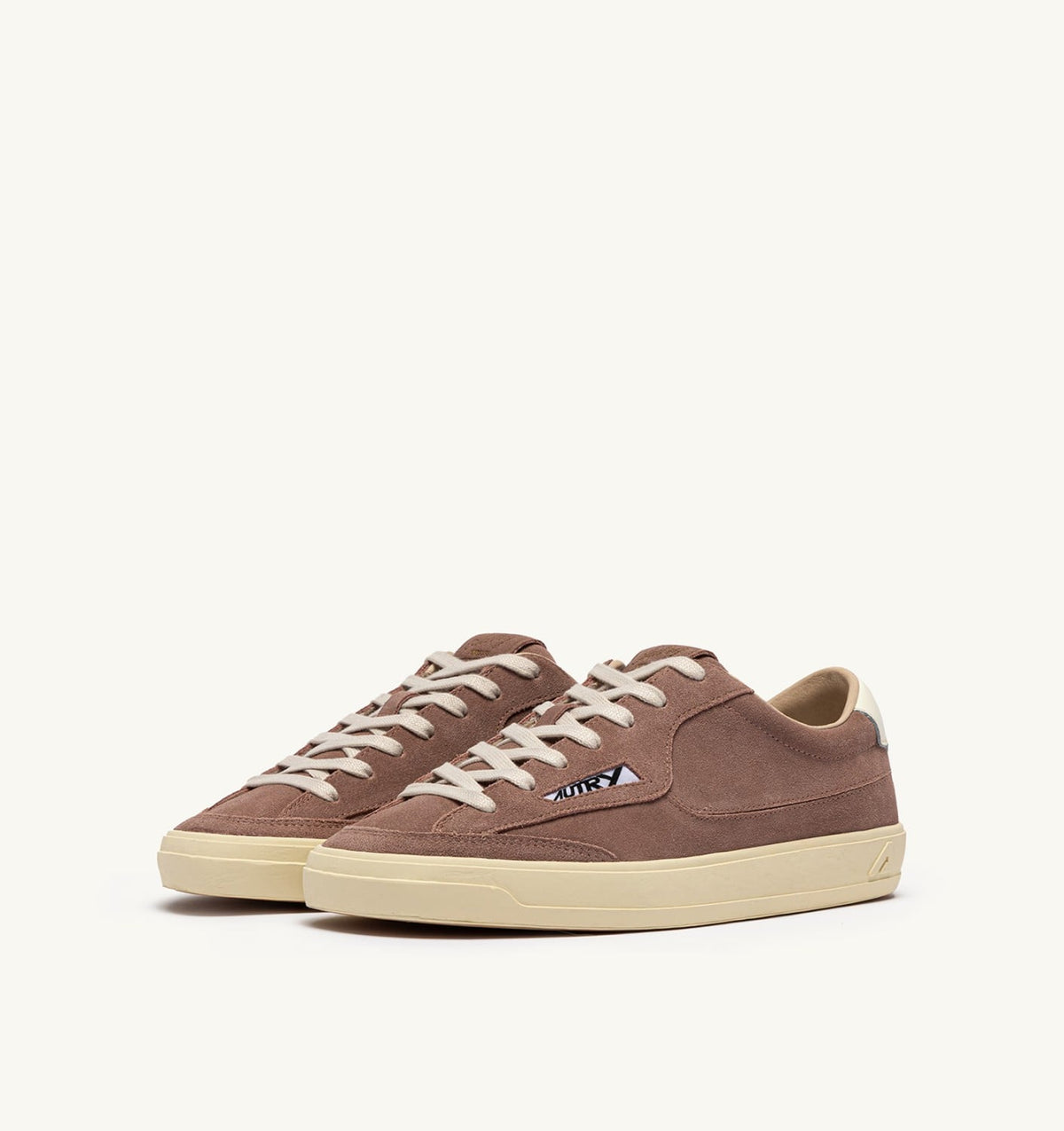 Woman WINDSCAPE LOW SNEAKERS IN PIGEON AND MARSHMALLOW SUEDE
