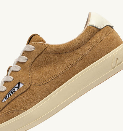 Woman WINDSCAPE LOW SNEAKERS IN COPPER BROWN AND MARSHMALLOW SUEDE