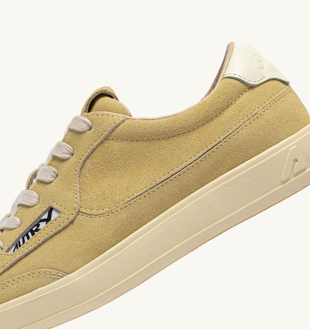 Woman WINDSCAPE LOW SNEAKERS IN STRAW AND MARSHMALLOW SUEDE